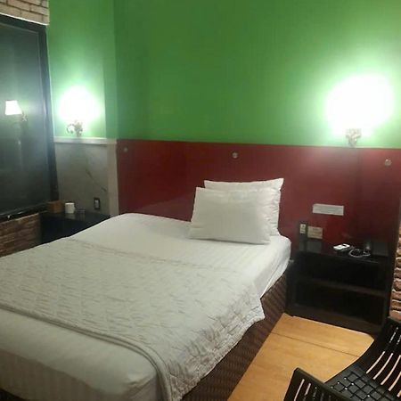 Gia Huyen Hotel Hô Chi Minh-Ville Extérieur photo